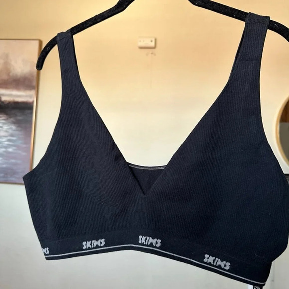 SKIMS SEAMLESS RIB PLUNGE BRALETTE - NWT ONYX size 4X - Picture 3 of 8
